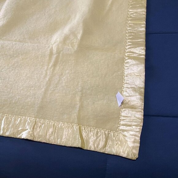 Vintage Quiltex Baby Blanket Satin Binding Trim Yellow Embroidered Figures - Picture 6 of 10